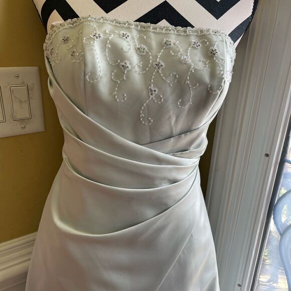 David's Bridal Gown prom Fit Flare A line Floral Beads accent  mint green  SZ2 - Picture 3 of 16